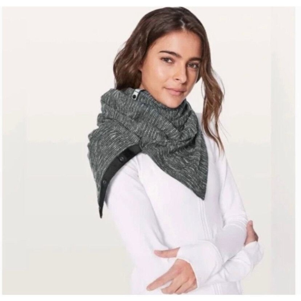 Lululemon vinyasa scarf wrap multi wear use top button snap infinity gray OS